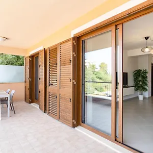 Calipso Big With Sea View, Parking & Pool Apartment